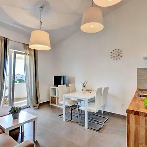 Lila Apartment