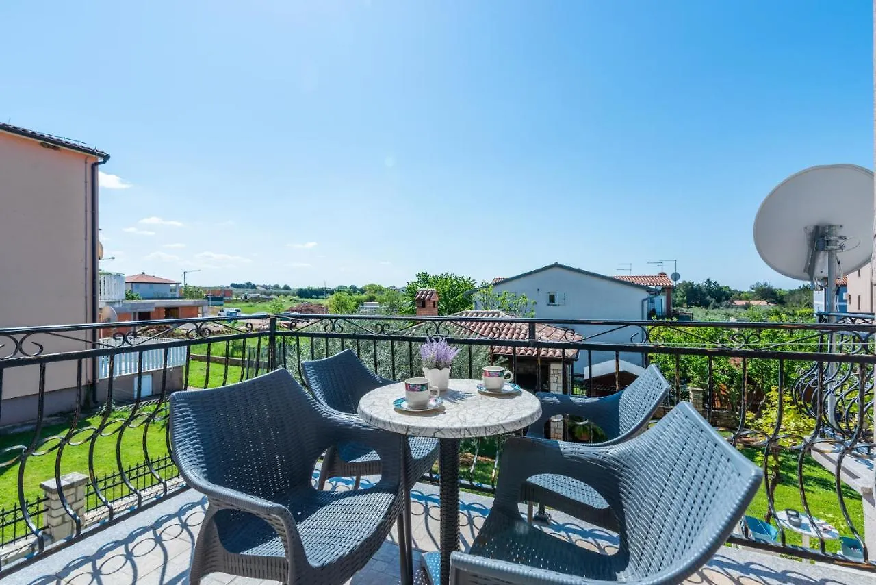 Apartments Morena Novigrad  Novigrad (Istria)